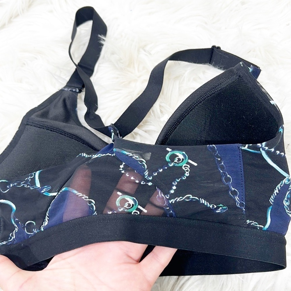 Victoria SPORTS BRA Size Blue and Black Floral 32DD Incredible Lightweight - Picture 5 of 7